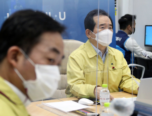 정총리 “3단계 상향 결정 배제 못 해”… 각 부처 지원대책 검토 지시