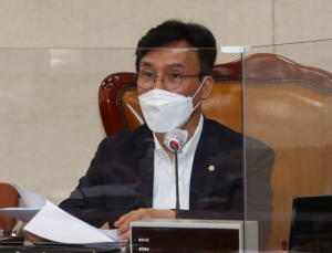 김민석 보건복지위원장, 의료기기 부작용 피해 구제 위한 법안 발의