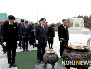 설동호 대전교육감, 대전현충원 참배