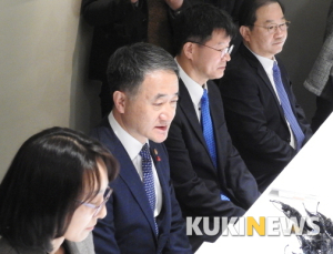 박능후 복지부 장관 “중국인 입국 금지, 국제법상 어려워”