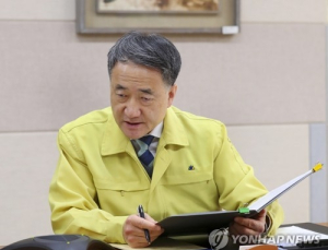 코로나19 확대에 한일 보건부 장관 ‘맞손’