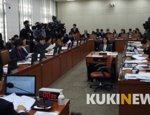 국회 복지위, 전체회의 열어 ‘코로나19 3법’ 상정