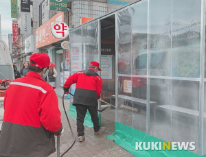 [포토]코로나19 차단 오늘도 물 샐 틈 없는 방역
