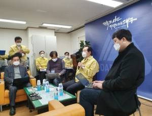 정 총리 “마스크 배급제도 고려”