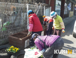 [포토] “봄꽃 심고 화훼농가 돕고... 꿩먹고 알먹기”