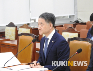 박능후 “의료현장 방역용품 충분히 지원하고 있어”