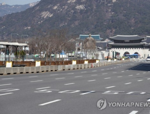 ‘사회적 거리두기’ 경기하락과 감염예방 ‘딜레마’