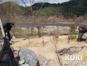 [포토] 새봄맞이 마을 대청소 및 나무심기 실시