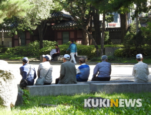 장기요양 수급자 여성 비율 70% 넘어…대부분 고혈압·치매
