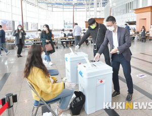 ‘맨손 투표도장 인증’ 오염시킬 수 있어 부적절