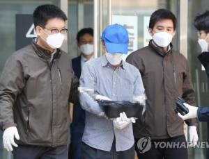 자가격리 이탈 사우나·식당 간 60대 첫 구속