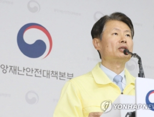 등교 개학, 중3·고3부터 순차적… 생활방역 전환보다 높은 기준