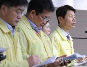 김강립 “생활 속 거리두기 전환 어렵다”