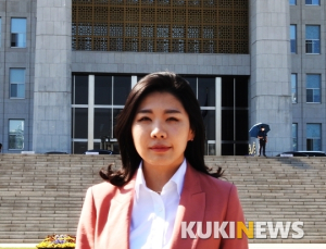 국회로 간 의사 신현영 “코로나19 이후를 생각한다”