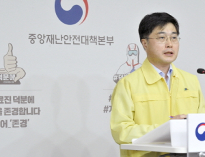 정부 “이태원 클럽 방문자 찾기 위해 노력… 개인정보보호법 상충 고려”
