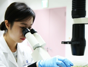 렘데시비르보다 수백 배 강력한 코로나19 바이러스 억제 물질 발견