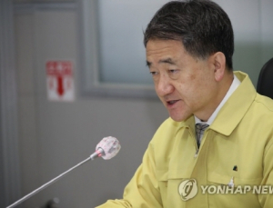 박능후 “대중교통 내 마스크 착용 강화 방안 검토”