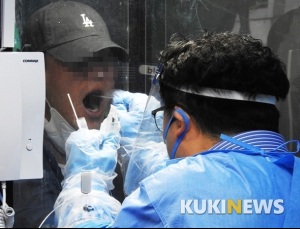 이번 주말 고비… “노래방·주점·콜라텍 밀폐장소 가지 마세요”