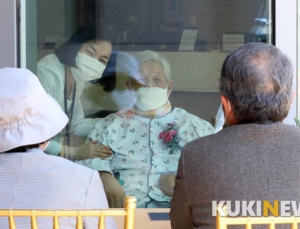 코로나 1년…병원 감염‧돌봄 사각지대 해소될까 