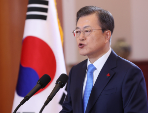 문 대통령 “코로나 백신 내달부터 전국민 무료 접종”