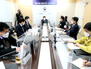 복지부 “저출생 문제 심각… 정책뿐 아니라 국민의 인식도 바뀌어야”