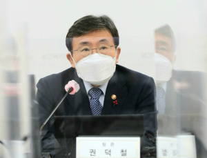 권덕철 복지부 장관 “9월 인구 70% 접종… 11월 집단면역 형성 기대” 