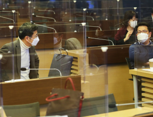 거리두기 토론서 성난 자영업자들 