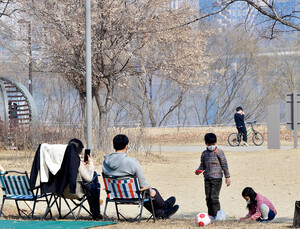 눈 가렵고 불편…결막에 염증 일으키는 알레르기 