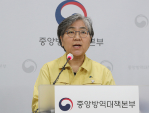 65세 이상, 2분기 접종… “11월 집단면역 형성 큰 영향 없어”