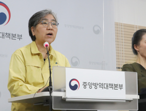 백신 '접종 1호'는 65세 미만<br> 요양병원 종사자