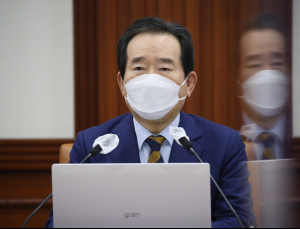 정총리 “AZ 백신 안전성 문제 없어… 가짜뉴스 강력 대처”