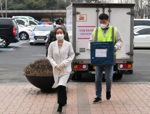 AZ백신 권선구보건소에 도착…다음달 2일 접종 개시