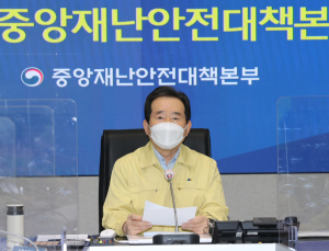거리두기 2주 연장·5인 이상 금지 유지… 정 총리 “안정세 이르지 못해”