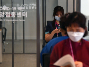 백신 접종 이상 반응 156건, 모두 경증…“한 달 뒤 안전성 평가하겠다”