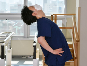 [건강한 홈트①] 운동은 다 좋다? 디스크 환자는 주의하세요