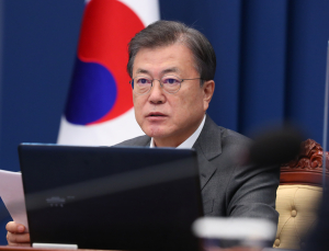 문 대통령 코로나19 백신 접종 미정… G7회의 참석 전 예상