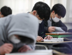 '의심증상' 있어도 등교, 5일 후 진단…'학교·학원' 집단감염 증가 원인  