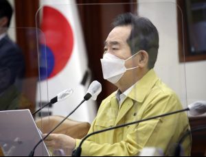 정총리 “일상회복 체감하려면 백신여권 도입 필요… 이번 달 내 인증앱 개통”