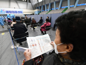 백신접종 완료자, 확진자 접촉해도 수동감시… 수칙 어기면 자가격리