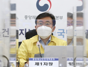 권덕철 “거리두기 상향 없이 안정세 가려면 기본방역수칙 이행뿐”