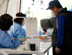 요양시설 추가접종 실시… 종사자 주 1회 PCR 검사