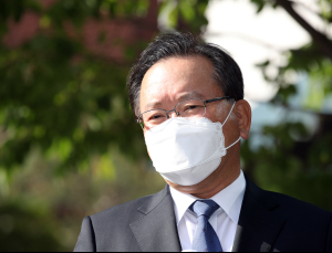 ‘말 아끼는’ 김부겸… “가상화폐‧종부세, 답변 어려워”