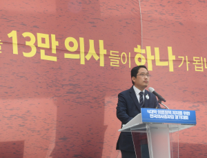 떠나는 의사협회장 최대집, 이제는 ‘정치권’으로