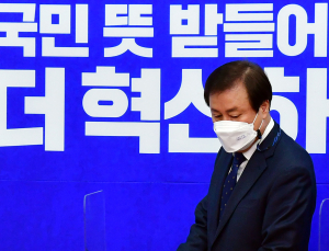 與‧野에 숙제 던진 ‘중도’… ‘혁신 필요’ vs ‘사면 불가’