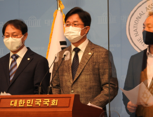 ‘못 쉬는 공휴일’ 없앤다… 강병원 “모든 국민 공평하게 휴일 보장 필요”
