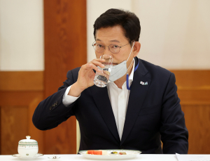 송영길 당대표, 성년의 날 맞아 ‘청년 행보’ 나서