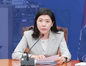 민주당 “국민의힘, 백신 외교 성과 깎아내리는 거짓말 중단하라”
