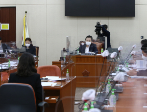 “의료범죄 제보 이제 일상” vs “사회적 갑-을 관계 이해 부족”