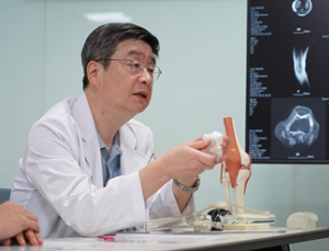 '퇴행성관절염' 심해지면 걷기·운동 어려워져…말기엔 수술 불가피 