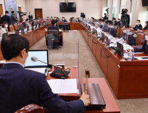 ‘손실보상 소급적용’은 여전히 물음표… 與 “문제 복잡해” vs 野 “민주당 탓”